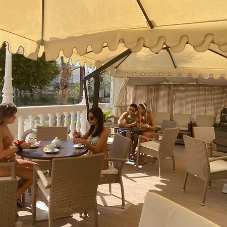 Hotel Caesar Paladium Rimini Exterior foto