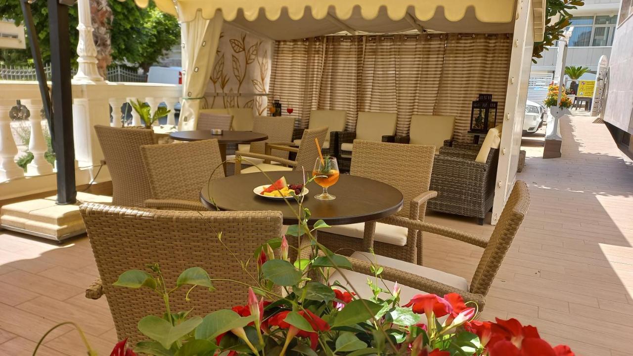 Hotel Caesar Paladium Rimini Exterior foto