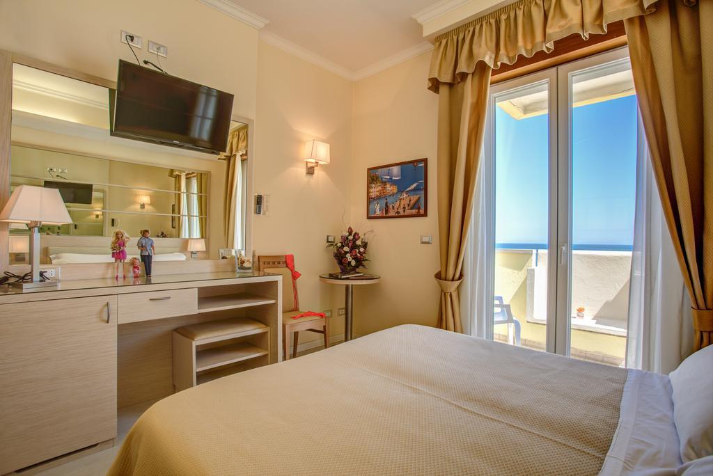 Hotel Caesar Paladium Rimini Zimmer foto